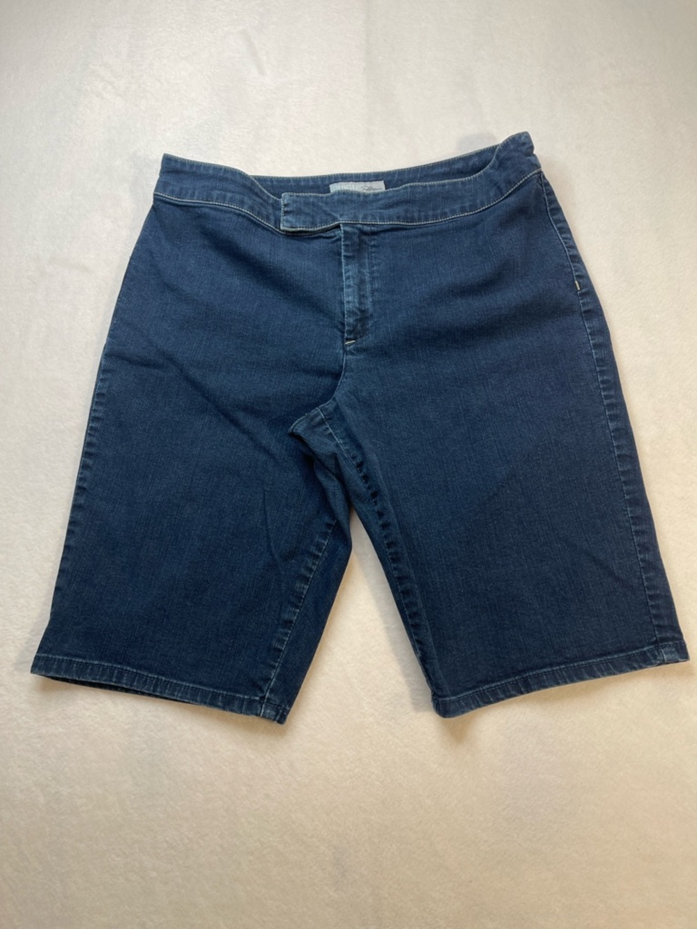 CHICOS PLATINUM WOMENS SIZE 1.5 Dark Wash Denim Bermuda Shorts
